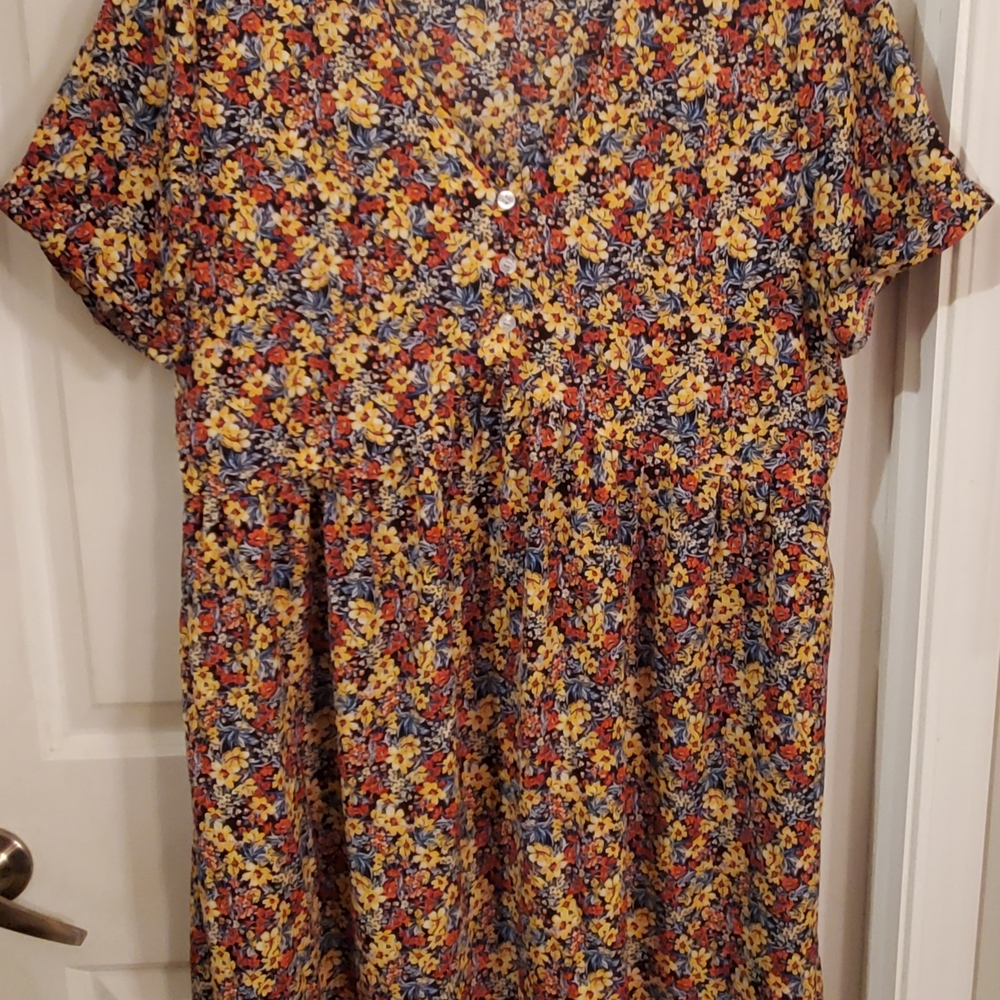 Chic Floral Midi Dress in Multicolor